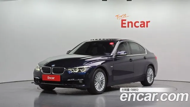 BMW 3-Series 320i Luxury