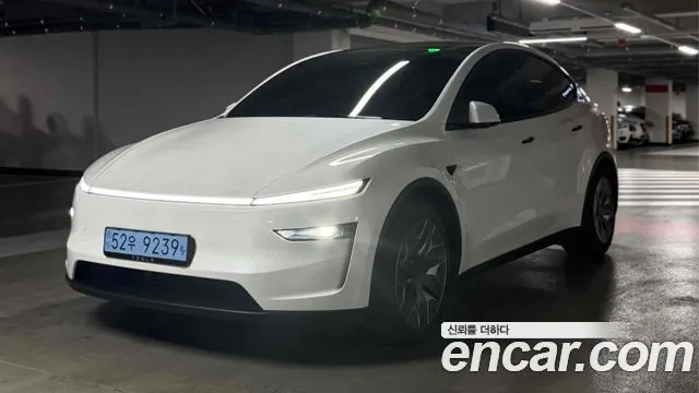 Tesla Model Y L Long Range AWD