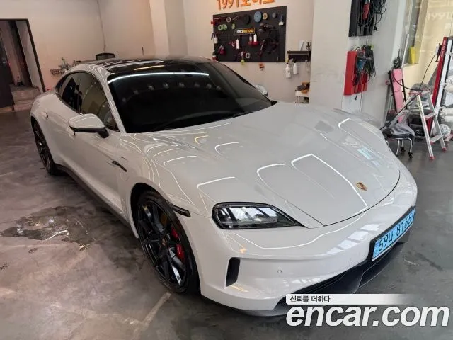 Porsche Taycan Base