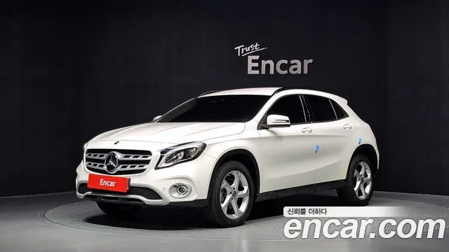 Mercedes-Benz GLA-Class GLA220
