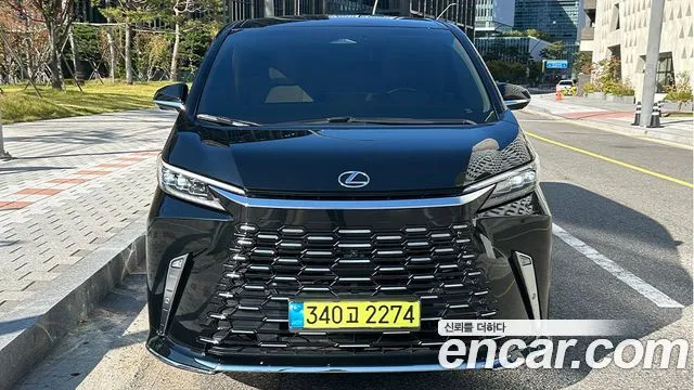 Lexus LM 500h Royal