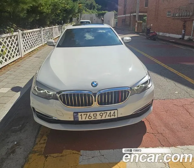 BMW 5-Series 520i Luxury