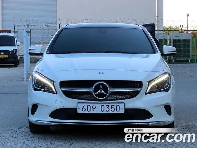 Mercedes-Benz CLA-Class CLA250 4MATIC