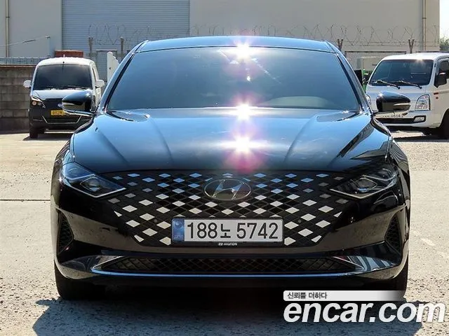Hyundai Grandeur Le Blanc
