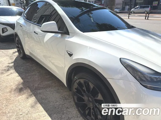 Tesla Model Y Standard Range RWD