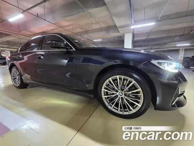BMW 3-Series 330i xDrive Luxury