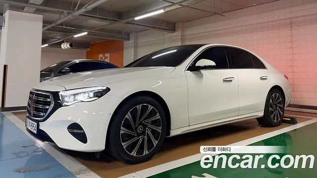 Mercedes-Benz E-Class E300 4MATIC Exclusive