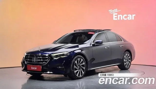 Mercedes-Benz E-Class E300 4MATIC Exclusive