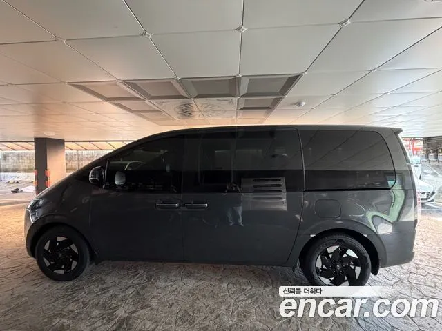 Hyundai Staria EV Lounge 11-Seater