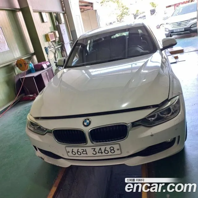 BMW 3-Series 320i