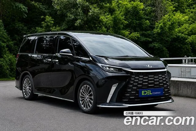 Lexus LM 500h Royal