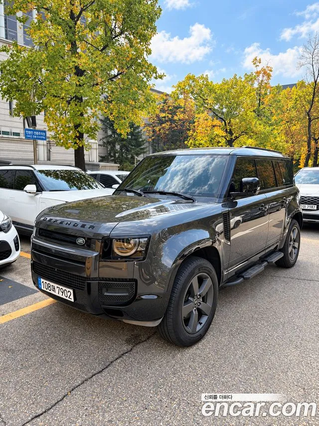 Land Rover Defender 110 P300 X-Dynamic SE
