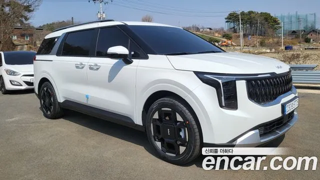 Kia Canival HEV 9 seater Prestige