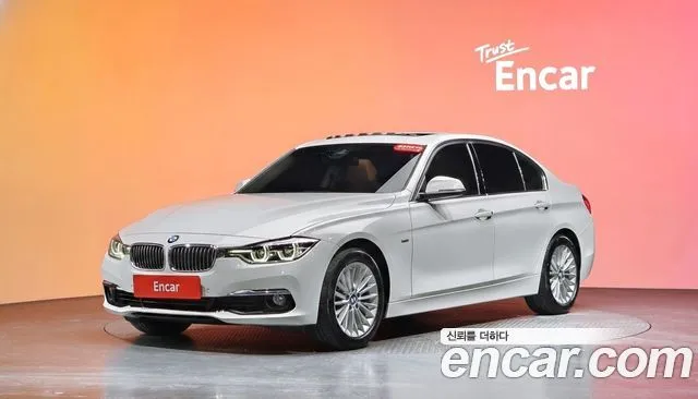 BMW 3-Series 320i Luxury