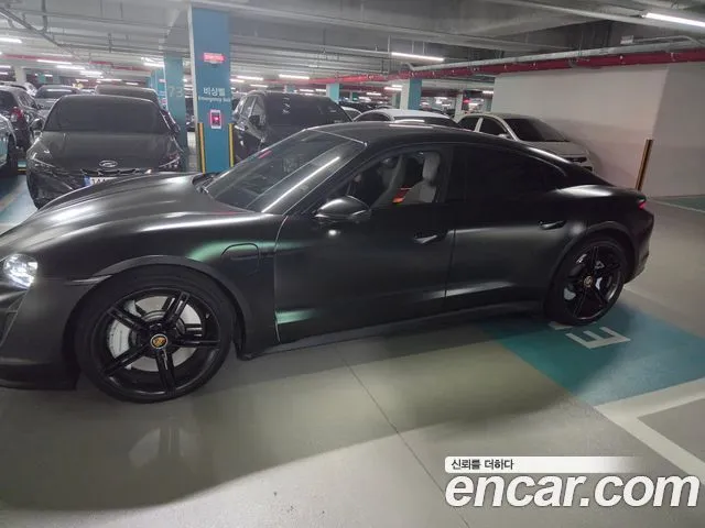 Porsche Taycan Base