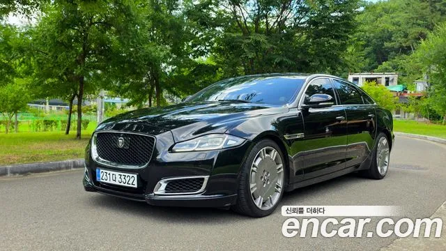 Jaguar XJ 3.0 SC AWD Portfolio LWB
