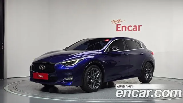 Infiniti Q30 2.0 Exclusive City Black