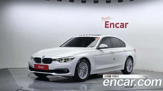 BMW 3-Series 320i Luxury