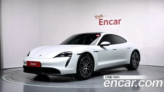 Porsche Taycan Base