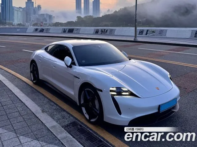 Porsche Taycan Base