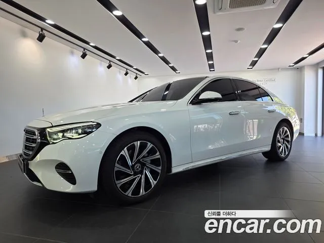 Mercedes-Benz E-Class E300 4MATIC Exclusive