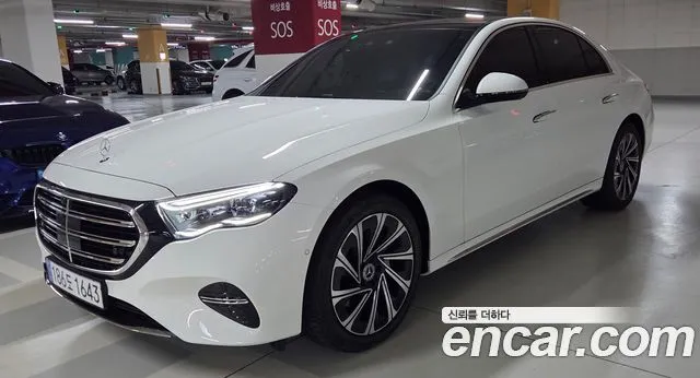 Mercedes-Benz E-Class E300 4MATIC Exclusive
