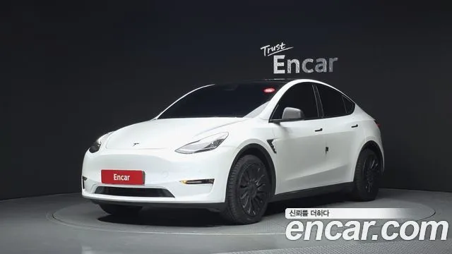 Tesla Model Y Standard Range RWD