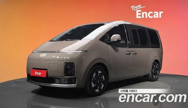Hyundai Staria EV Lounge 11-Seater