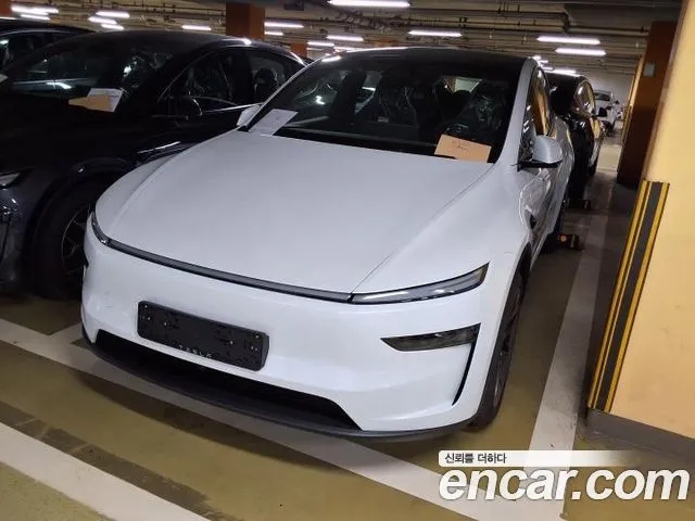 Tesla Model Y L Long Range AWD