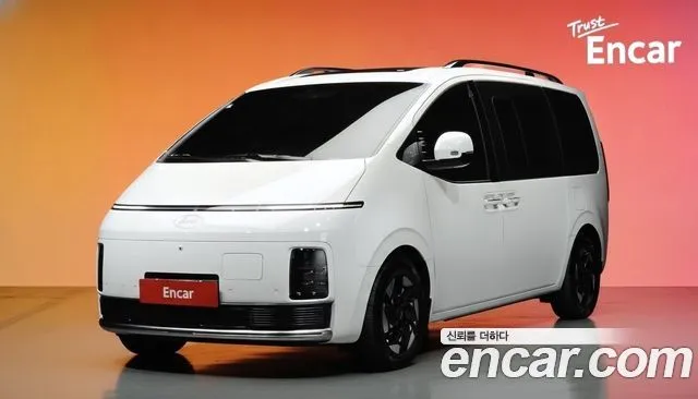 Hyundai Staria EV Lounge 11-Seater