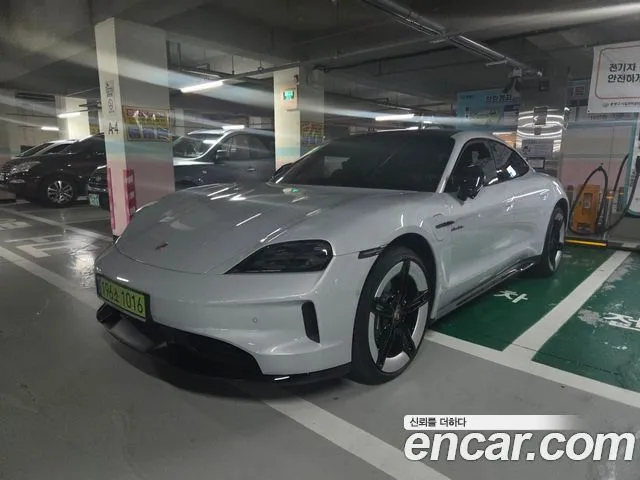 Porsche Taycan Base 4
