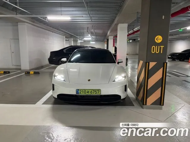 Porsche Taycan Base
