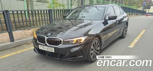 BMW 3-Series 320i