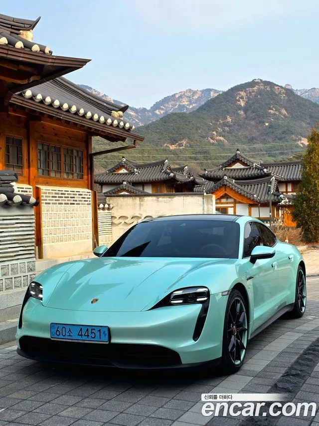 Porsche Taycan Base