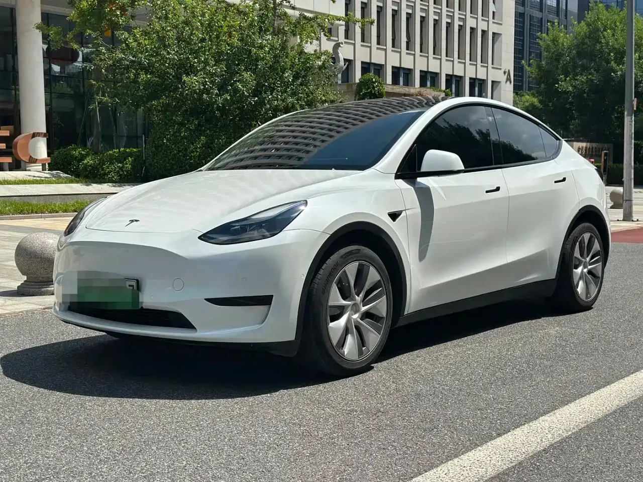 Tesla Model Y Rear-Wheel Drive Version
