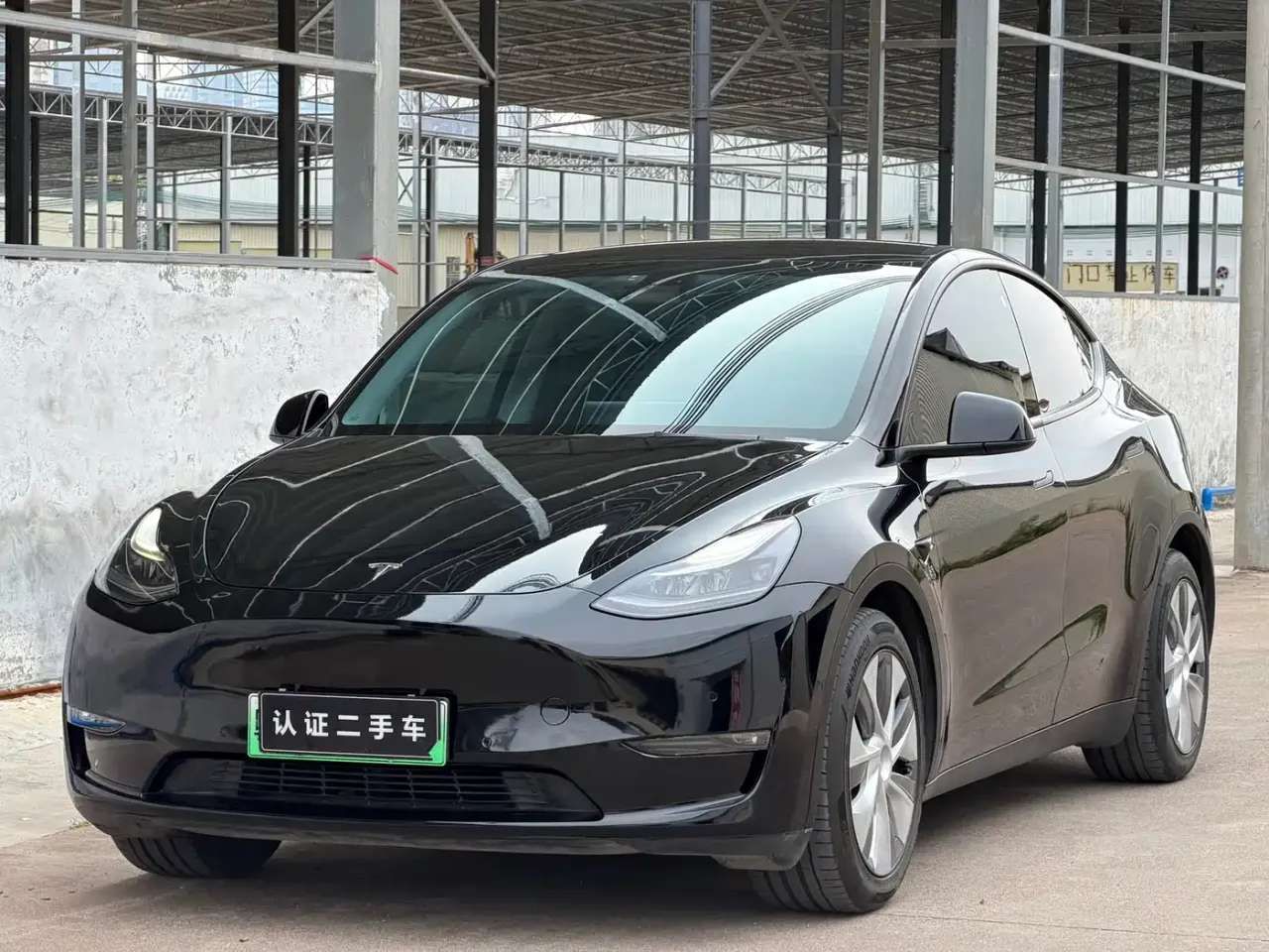 Tesla Model Y Standard Range Rear-Wheel Drive