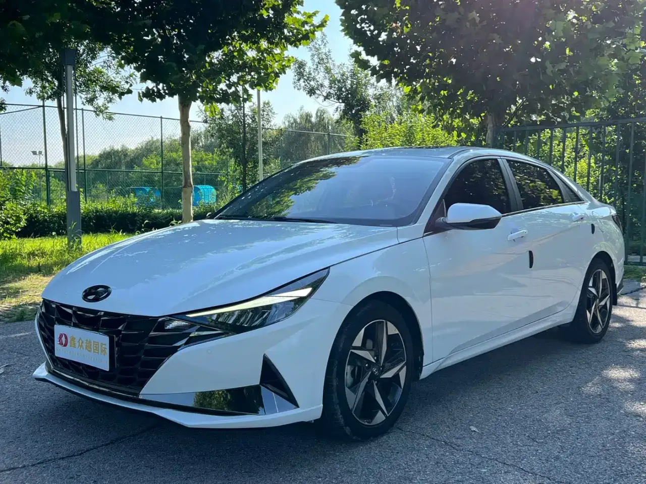Hyundai Elantra 1.5L CVT LUX Premium Edition
