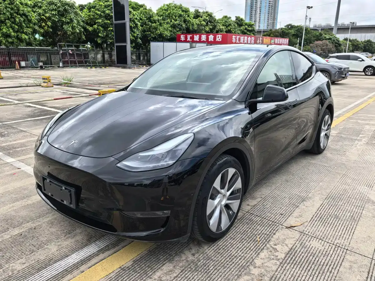 Tesla Model Y Standard Range Rear-Wheel Drive