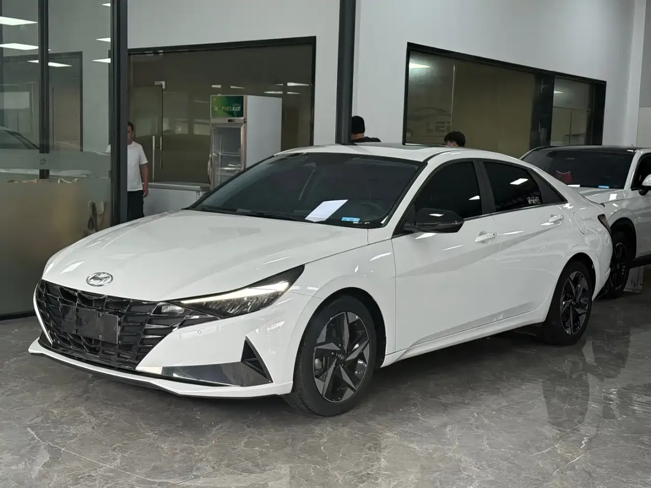 Hyundai Elantra 1.5L CVT LUX Premium Edition