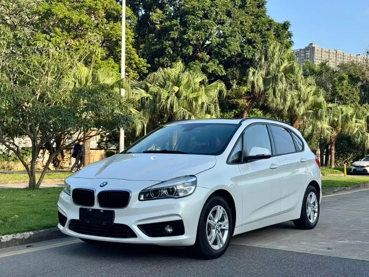 BMW 2 Series Touring 218i Leading