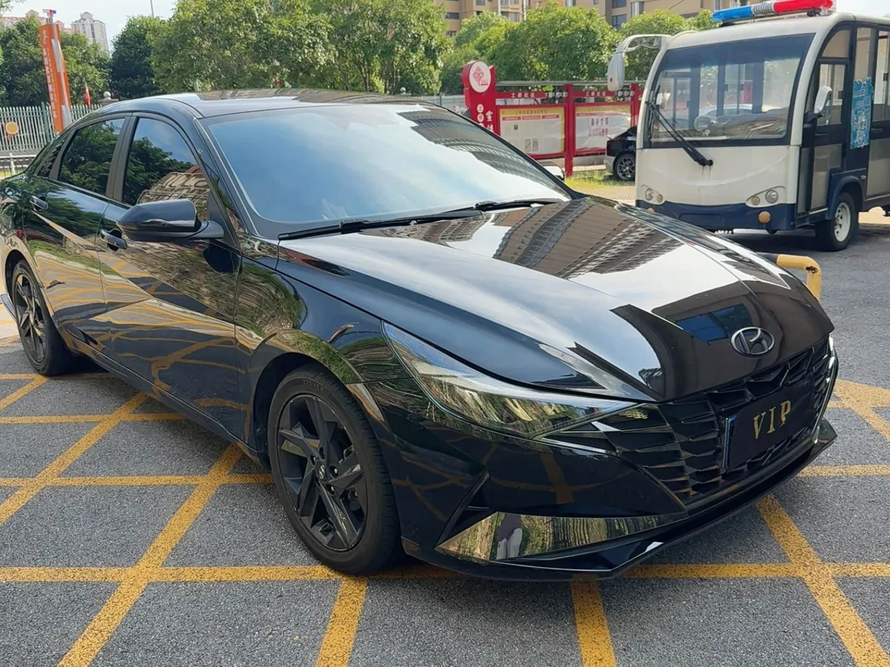 Hyundai Elantra 1.5L CVT LUX Premium Edition