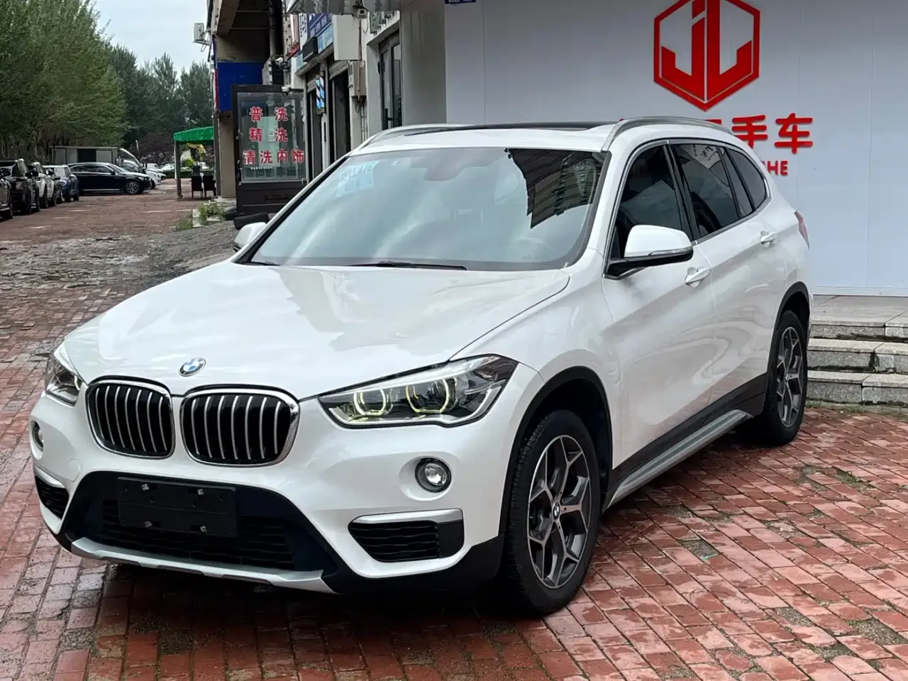 BMW X1 sDrive18Li Premium Model