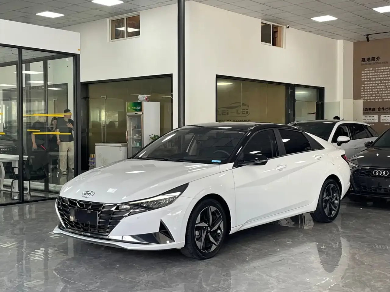 Hyundai Elantra 1.5L CVT LUX Premium Edition