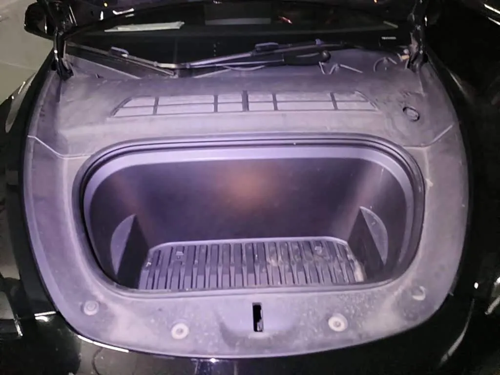 Tesla Model Y Standard Range Rear-Wheel Drive
