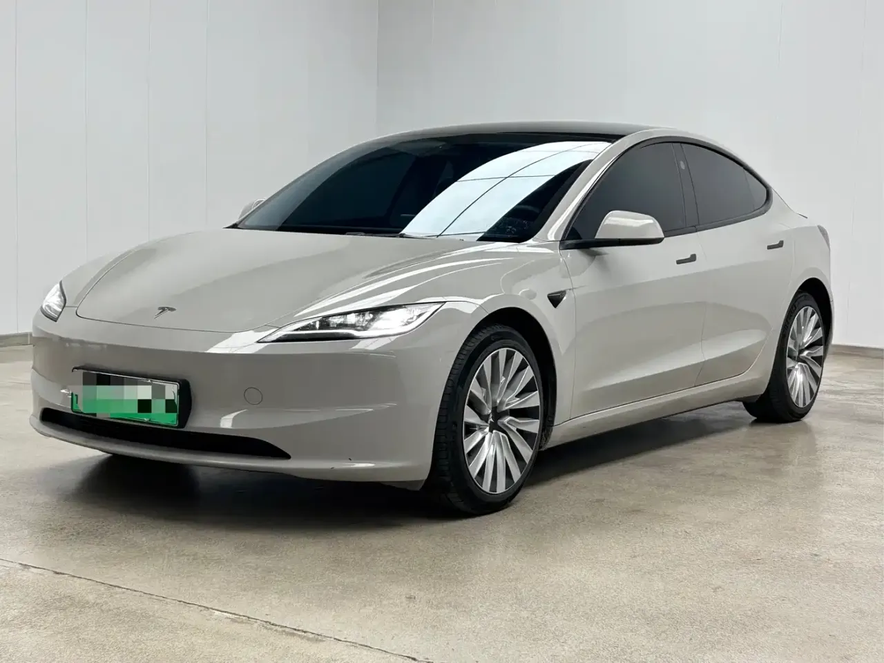 Tesla Model 3 Rear-Wheel Drive