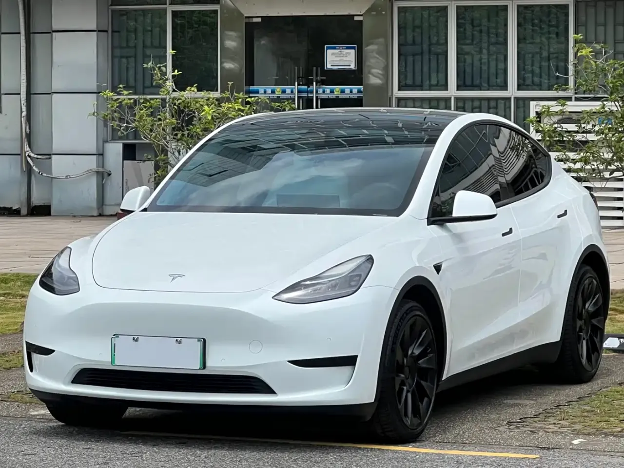 Tesla Model Y Facelift Rear-Wheel Drive