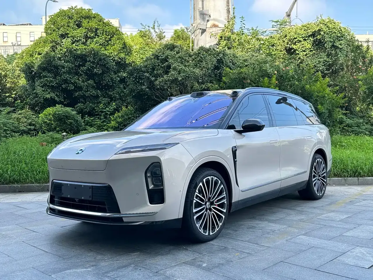 NIO ES8 Base Model