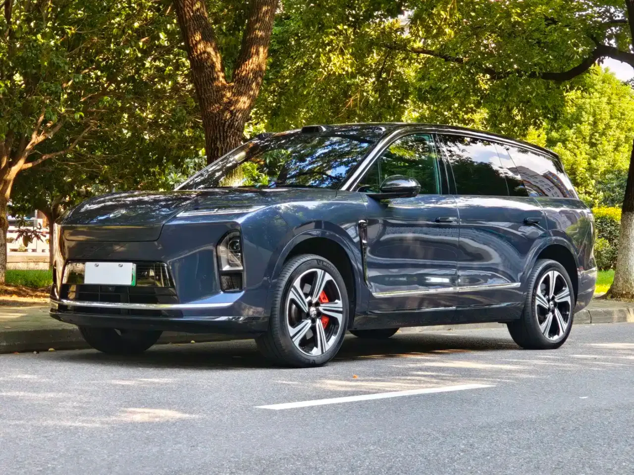 NIO ES8 Model 6-Seat Executive Luxury
