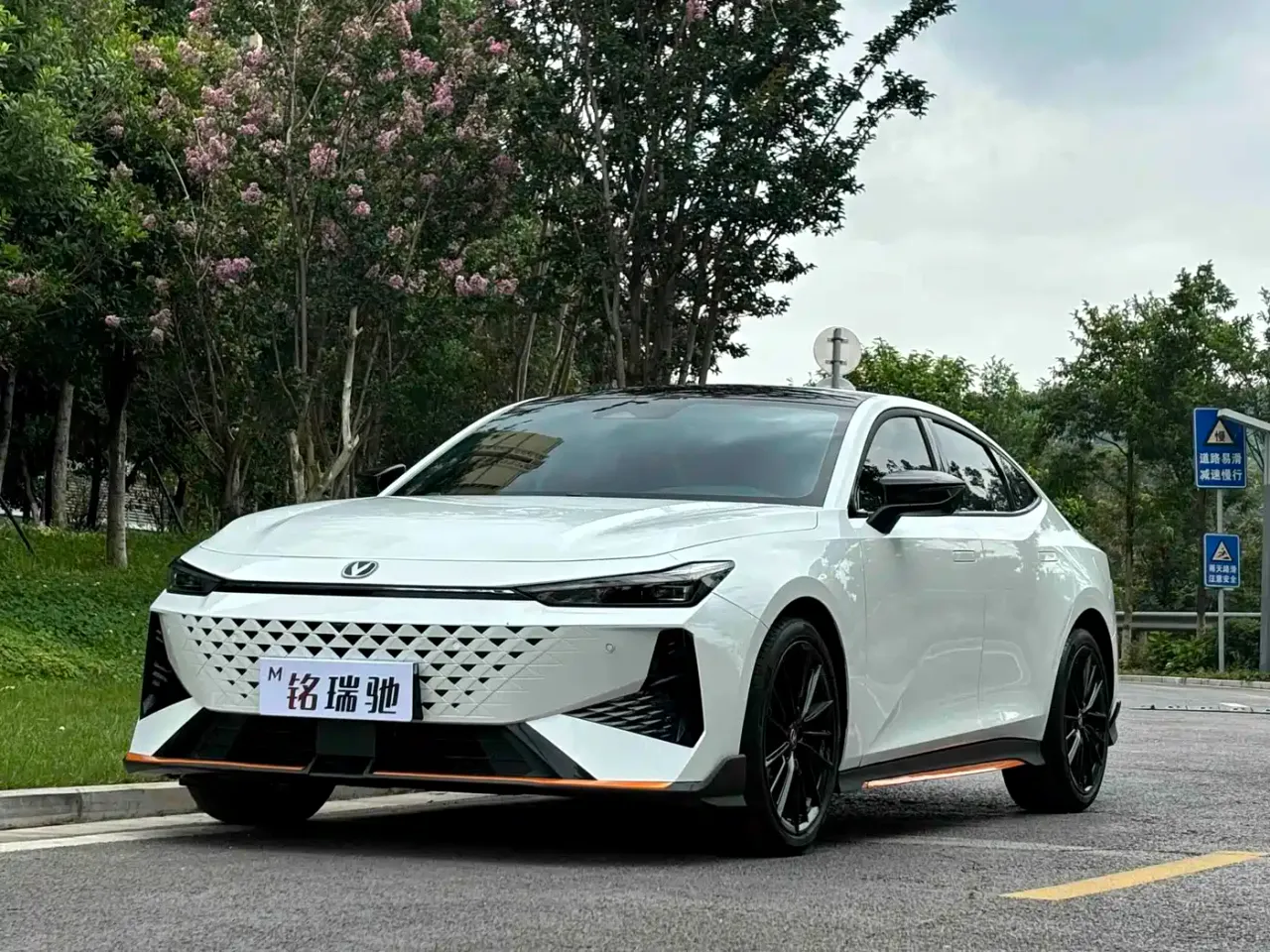 Changan UNI-V 1.5T Deluxe Sport