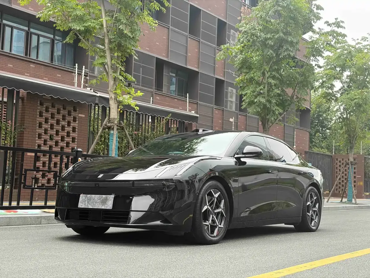 Lynk &amp; Co Z10 Model 95kWh 806km RWD Smart